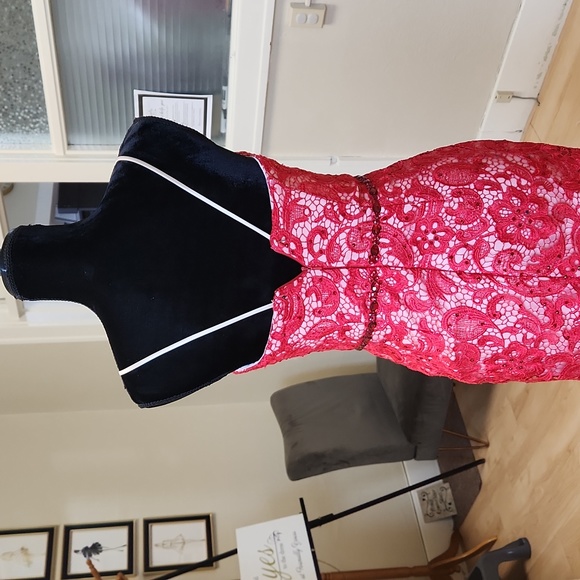 Size 2 red and nude prom/pageant/evening gown by Alyce Paris - Picture 5 of 8